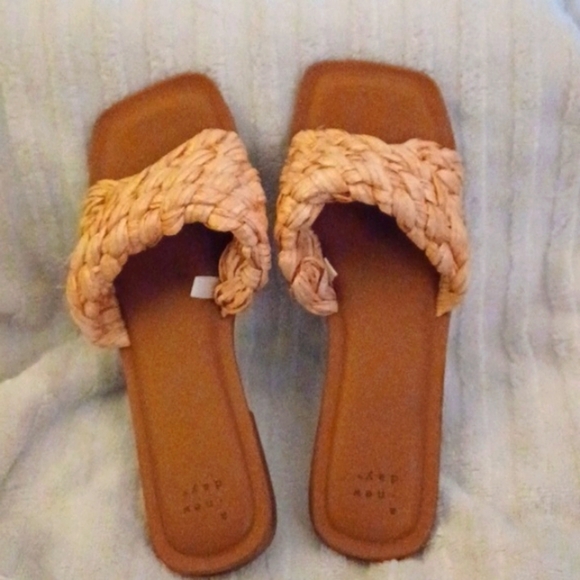 A New Day Woman's Straw Beach  Weave Flat Sandals 7.5 M - Picture 3 of 8